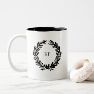 Custom Wedding Monogram Name Wreath Zweifarbige Tasse