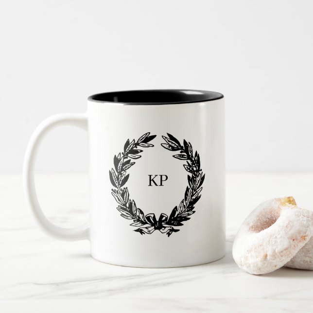 Custom Wedding Monogram Name Wreath Zweifarbige Tasse (Mit Donut)