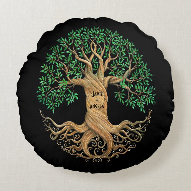 Custom Wedding Tree Carved Herz mit Namen Rundes Kissen (Vorderseite)