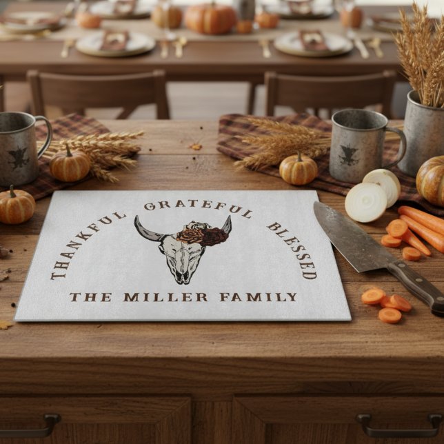 Custom Western Floral Bull Skull Schneidebrett (Thanksgiving Cutting Board for Fall. Thankful Grateful Blessed Floral Cow Skull with Family Name.)
