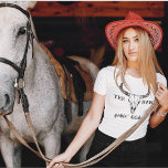 Custom Western Wedding Junggeselinnen-Abschied Gro T-Shirt<br><div class="desc">Sie suchen das perfekte Country Junggeselinnen-Abschied Shirt? Schauen Sie nur nach diesen Getting Hitched und Gettin' Rowdy Shirts! Dieses einzigartige Shirt ist perfekt für alle zukünftigen Braut, die will, ihre lustige Seite zu zeigen. Dieses Shirt ist perfekt, um sich in Stilrichtung anzufassen! Die coole Girl-Grafik lasse jedem zu wissen, dass...</div>