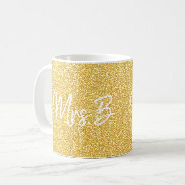 Custom Yellow Gold Mrs. Initial Glitzer Kaffeetasse (Vorderseite Links)