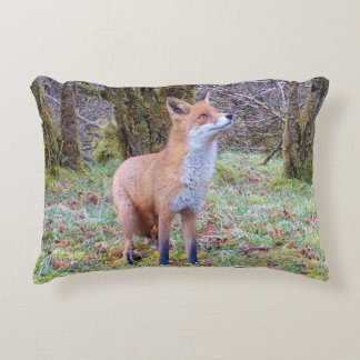 Customisable Red Fox Looking Up Cushion Dekokissen