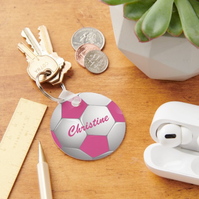 Customizable Football Soccer Ball Pink and White Schlüsselanhänger (Schreibtisch)