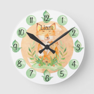 Customizable Leaf Baby Fox Nursery Clock Medium Runde Wanduhr