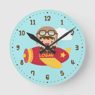 Cute Aviator Boy Airplane Kids Room Decor Runde Wanduhr