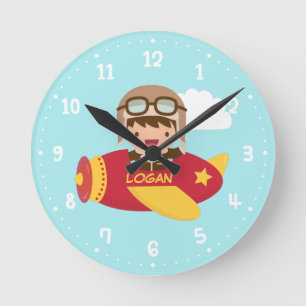 Cute Aviator Boy Airplane Kids Room Decor Runde Wanduhr