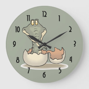 Cute Baby Alligator Cartoon Hatching from Eggshell Große Wanduhr