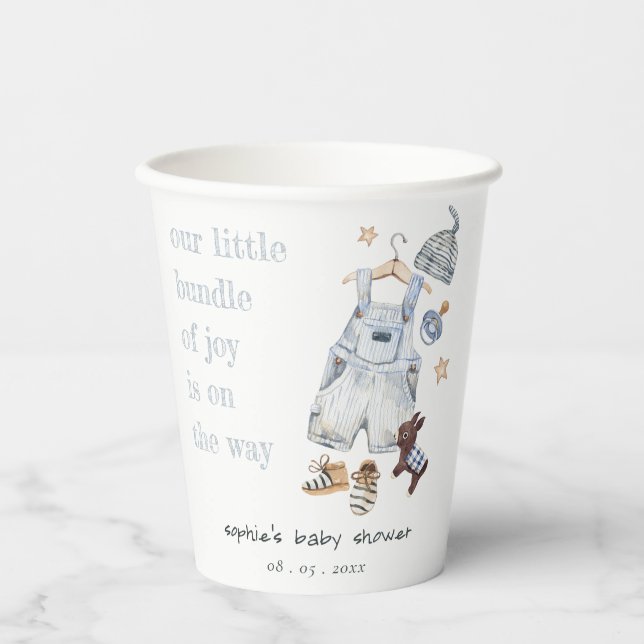 Cute Baby Clothes Essentials Blue Boy Baby Shower Pappbecher (Vorderseite)
