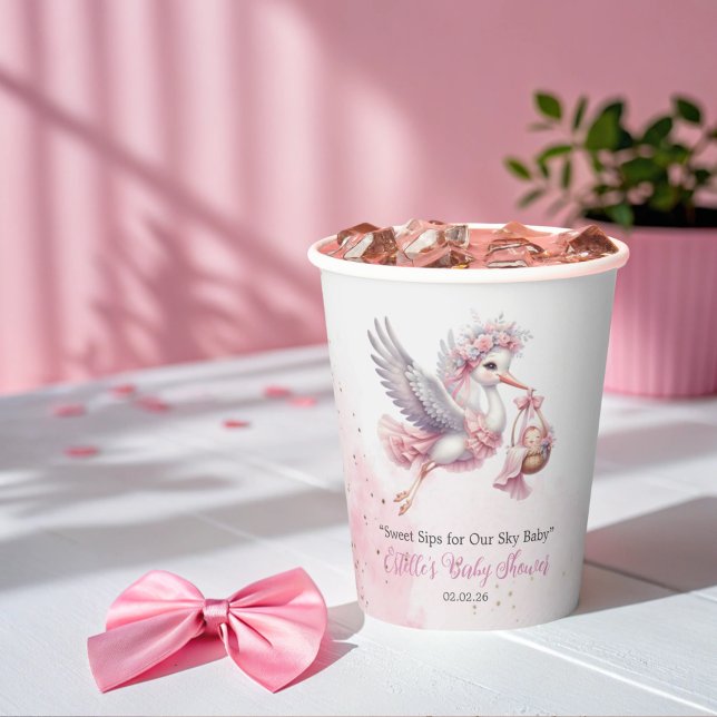 Cute Baby Girl Stork & Pink Cloud Baby Shower Pappbecher (Von Creator hochgeladen)