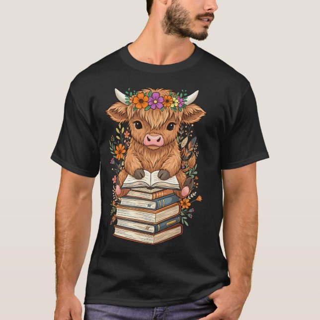 Cute Baby Highland Cow Reading Book Librarian Book T-Shirt (Vorderseite)