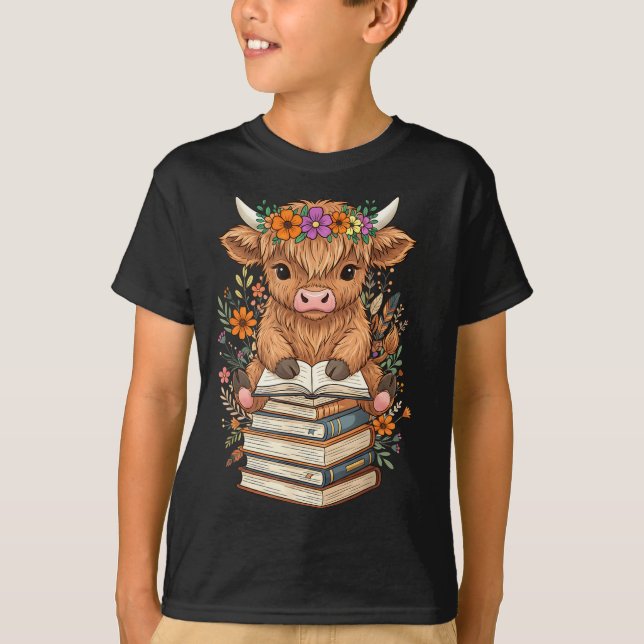 Cute Baby Highland Cow Reading Book Librarian Book T-Shirt (Vorderseite)