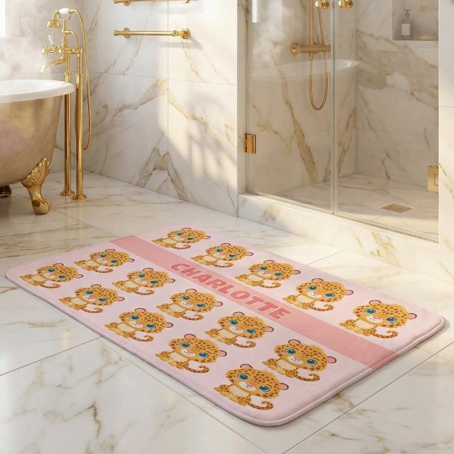 Cute Baby Leopard Safari Animal Kids Badematte (Von Creator hochgeladen)