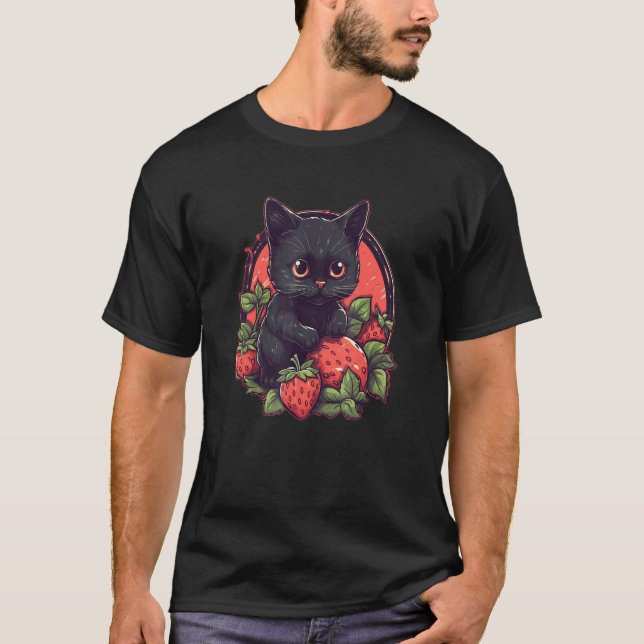 Cute black cat sitting on a patch of strawberries  T-Shirt (Vorderseite)
