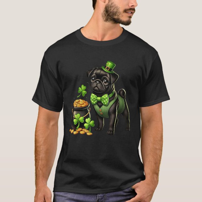 Cute Black Pug Leprechaun St Patricks Day Shamrock T-Shirt (Vorderseite)