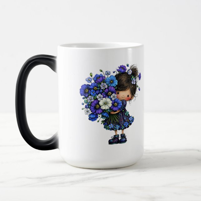 Cute Blue Floral Girl Bouquet Art Design Verwandlungstasse (Links)