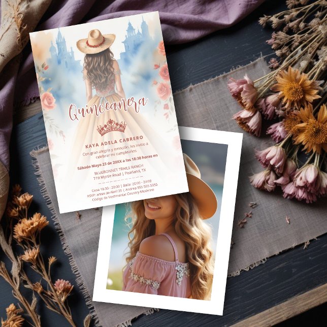 Cute Boho Cowgirl Charming Quinceañera with Einladung (Cute Boho Cowgirl Charming Quinceañera with Hat Invitation Cards in Spanish with Back Custom Photo.)