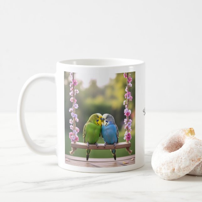 Cute Budgie Couple Snuggling Customized Name Kaffeetasse (Mit Donut)
