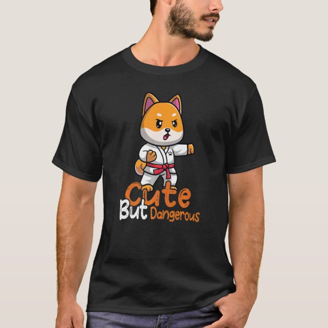 Cute but Dangerous Karate Taekwondo Judo Girl Outf T-Shirt (Vorderseite)