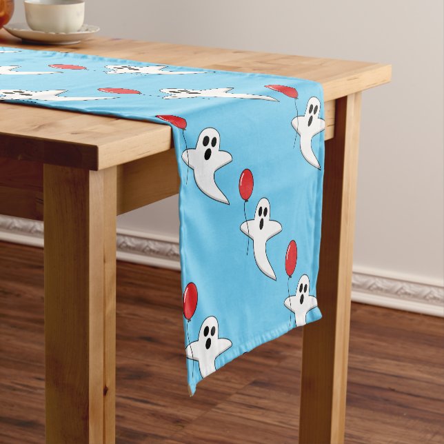 Cute Cartoon Ghost with Red Balloon Pattern Kurzer Tischläufer (Beispiel)
