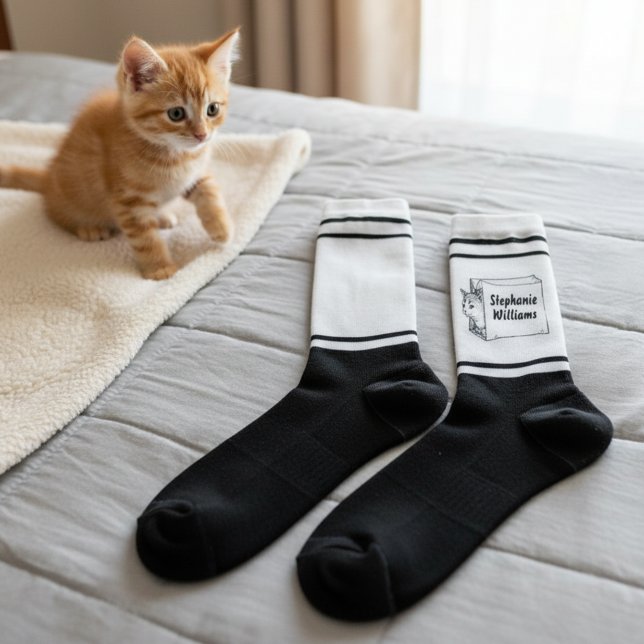 Cute Cat in a Paper Bag Crew Socks with Name Socken (Cute kitten in a paper bag crew socks with a name.)