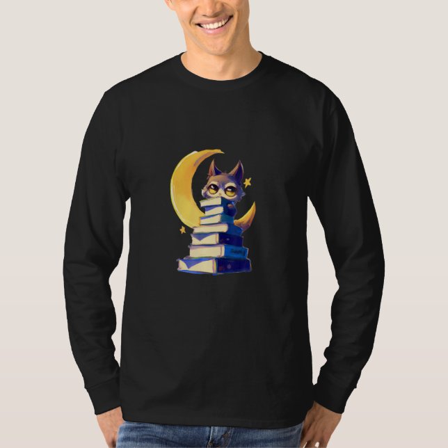 Cute Cat On A Stack Of Books In Moonlight T-Shirt (Vorderseite)