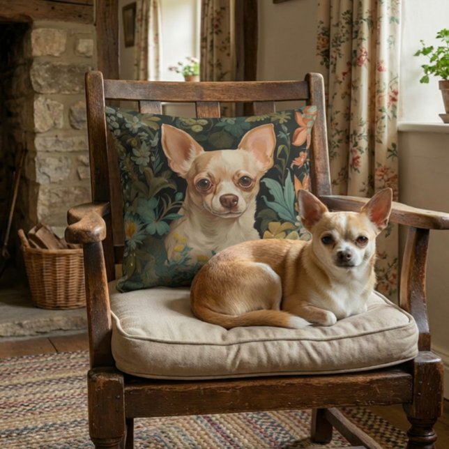 Cute Chihuahua in William Morris Style Garden Kissen (Von Creator hochgeladen)