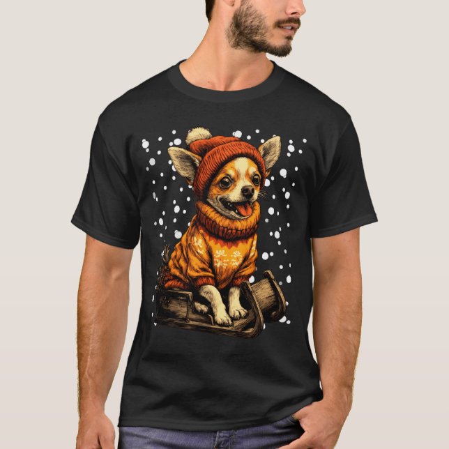 Cute Christmas Chihuahua Sledding In Snow Funny Wi T-Shirt (Vorderseite)