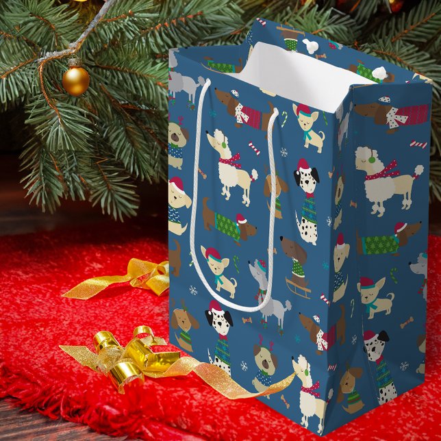 Cute Christmas Holiday Dog Pattern on Blue Mittlere Geschenktüte (Von Creator hochgeladen)