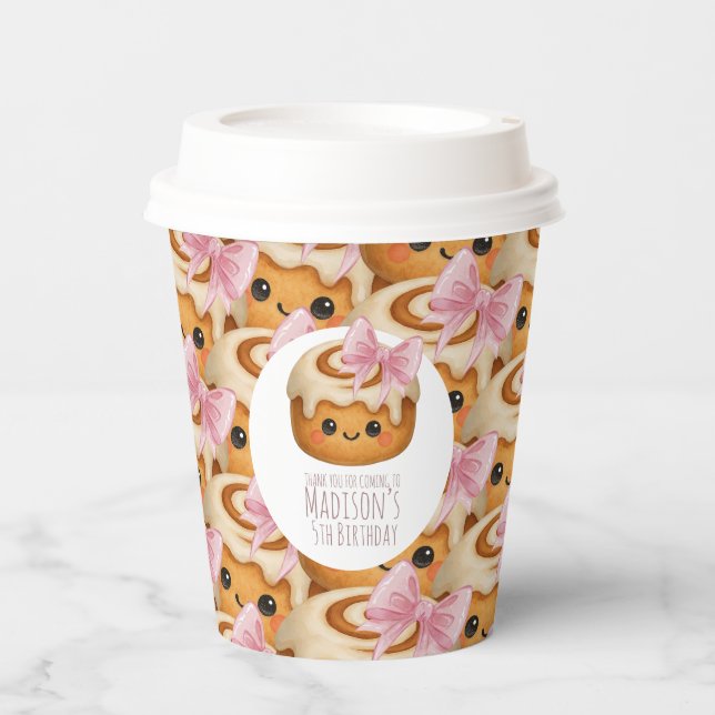 Cute Cinnamon Roll Bun Girl Birthday Party Pappbecher (Vorderseite)