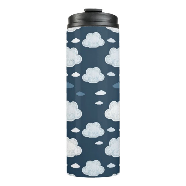 Cute Clouds Pattern – Soft Kawaii Sky Design Thermosbecher (Vorderseite)