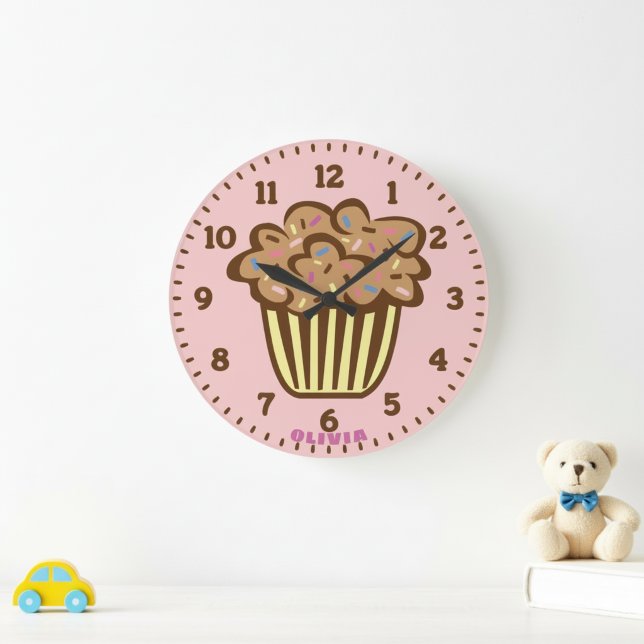 Cute Cupcake with Custom Name Wall Clock Große Wanduhr (Cupcake wall clock with custom name.)