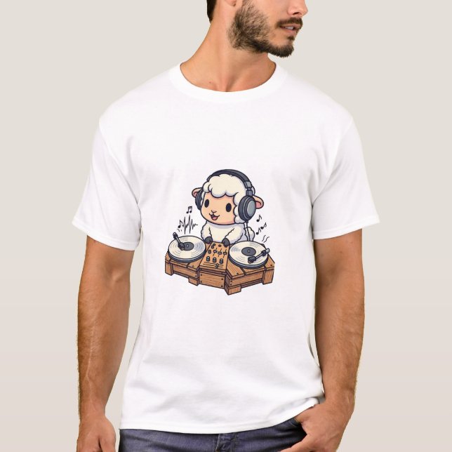 Cute DJ Sheep Wearing Headphones Mixing on Rustic T-Shirt (Vorderseite)