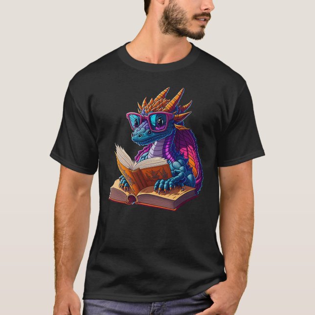 Cute Dragon Wearing Glasses Reading A Book T-Shirt (Vorderseite)