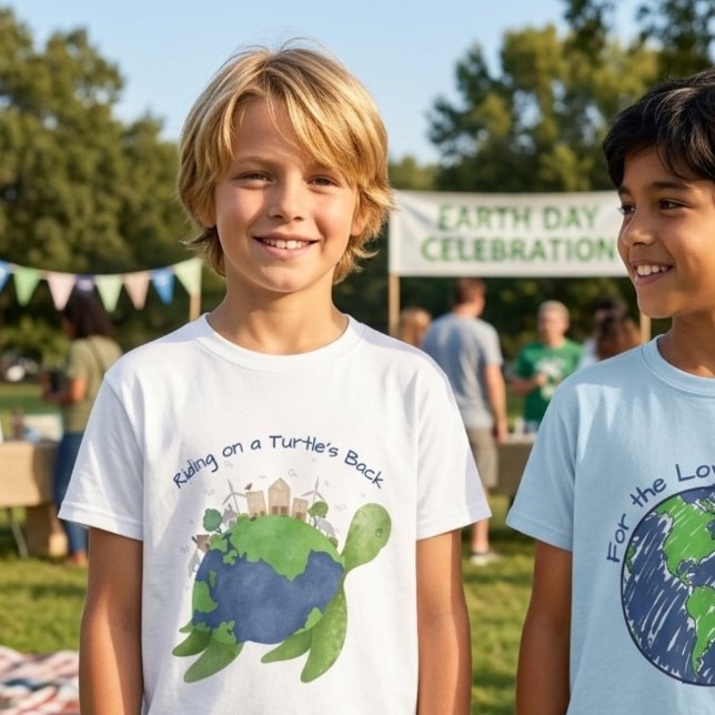 Cute Eco Earth on Turtle's Back Kids Gift T-Shirt (Von Creator hochgeladen)