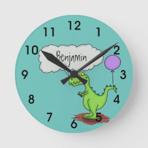 Cute fire breathing green funny dragon cartoon runde wanduhr