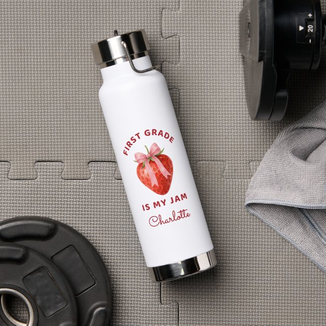 Cute First Grade is my jam Back to School Teacher Trinkflasche (Fitnesstudio (gedreht))