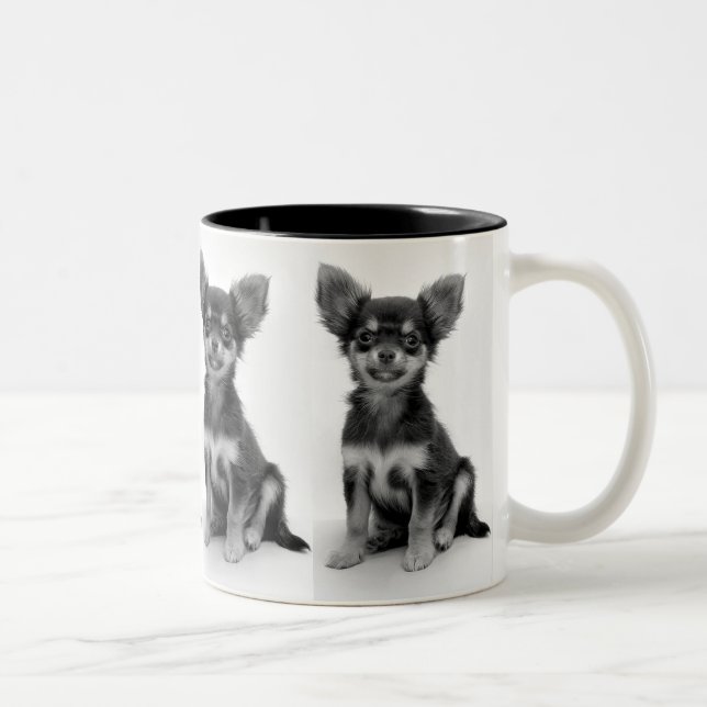 Cute Fluffy Chihuahua Puppy Pattern Zweifarbige Tasse (Rechts)