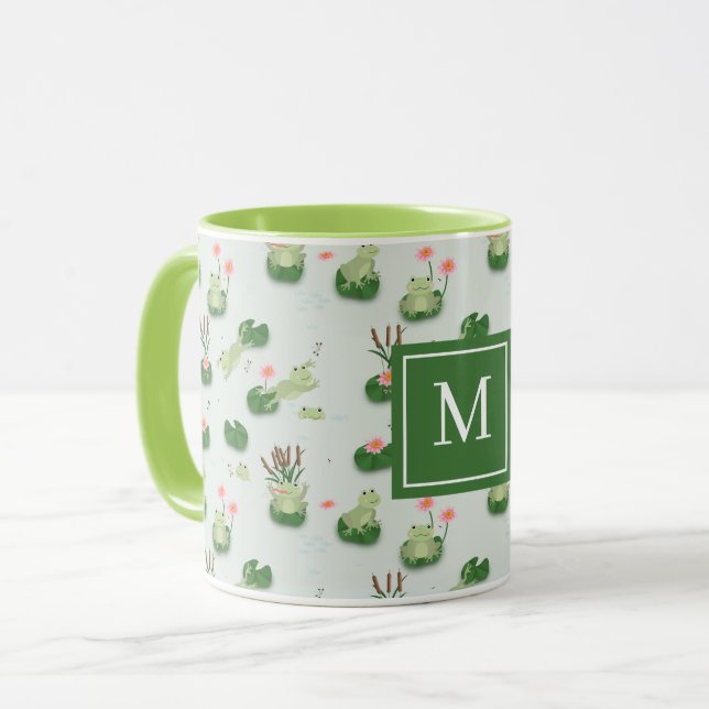 Cute Frogs in Lily Pond Monogrammed Initial Tasse (Vorderseite Links)