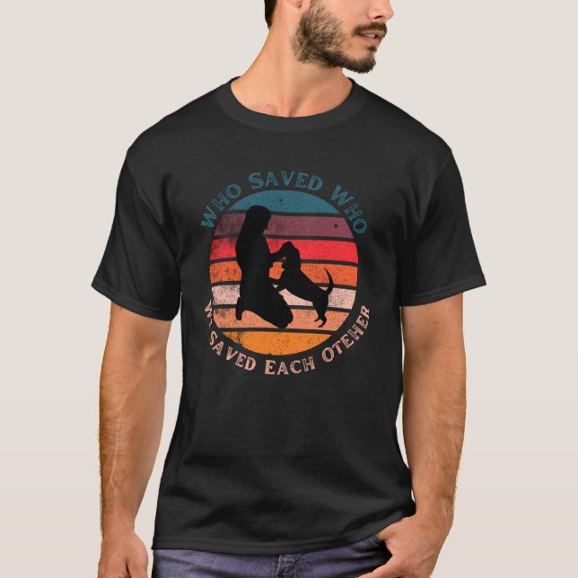 Cute Fun Who Saved Who Dog Retro Sunset T-Shirt (Vorderseite)