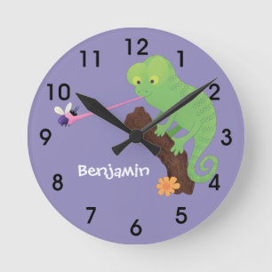 Cute funny green happy chameleon lizard cartoon runde wanduhr
