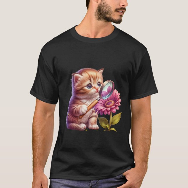 Cute Ginger Kitten with Magnifying Glass Art  ✨🐾 T-Shirt (Vorderseite)