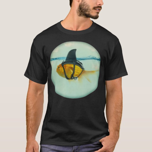 Cute Goldfish with a Shark Fin Fashion  T-Shirt (Vorderseite)