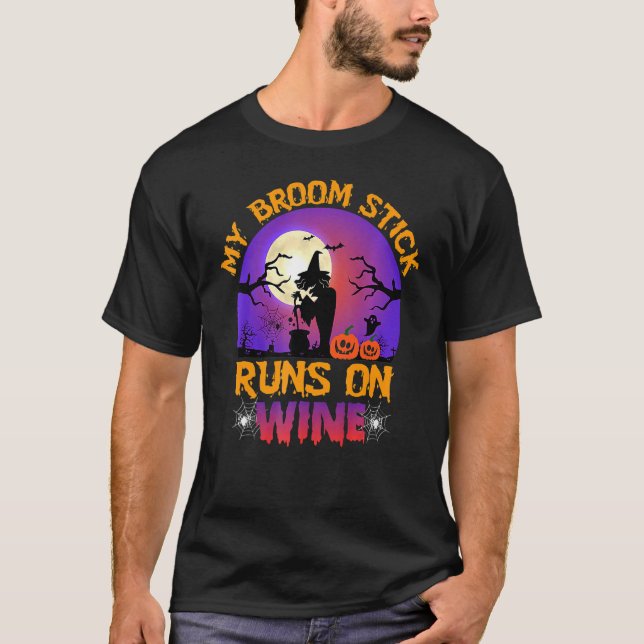 Cute Halloween  My Broom Stick Runs On Wine T-Shirt (Vorderseite)