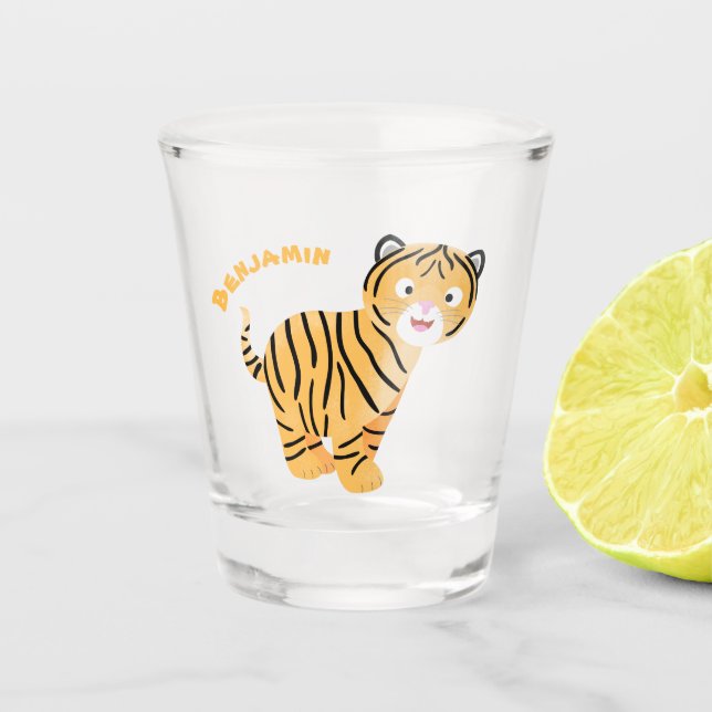 Cute happy tiger cub cartoon schnapsglas (Vorderseite)