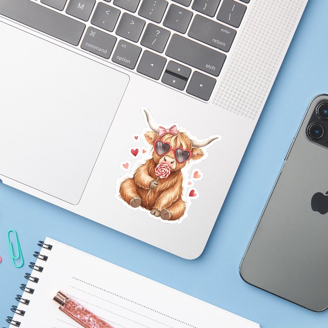 Cute Highland Cow Valenti Custom-Cut Vinyl Sticker (Laptop mit iPhone)