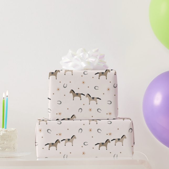 Cute Horses & Horseshoes Kids Birthday Light Beige Geschenkpapier (Partygeschenke)