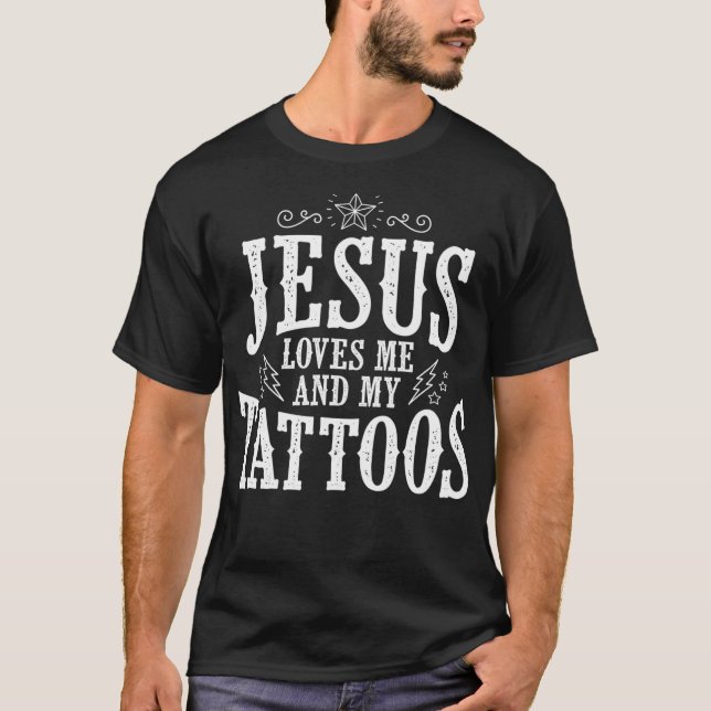 Cute Jesus Loves Me And My Tattoos  T-Shirt (Vorderseite)