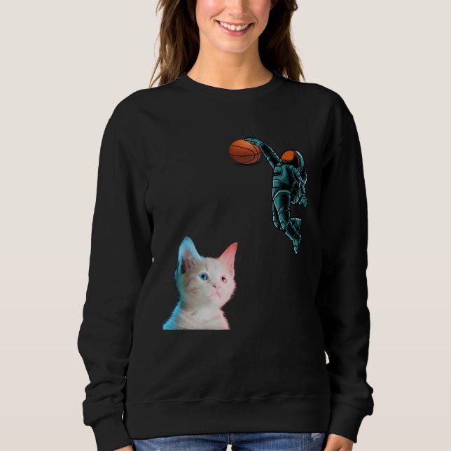 Cute Kitten Astronaut Playing Basketball For Cat Sweatshirt (Vorderseite)