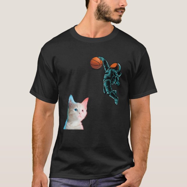 Cute Kitten Astronaut Playing Basketball For Cat T-Shirt (Vorderseite)